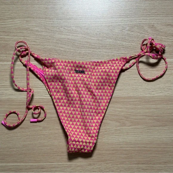 •Triangle Swimwear Cora bikini set in ursa - Picture 14 of 16